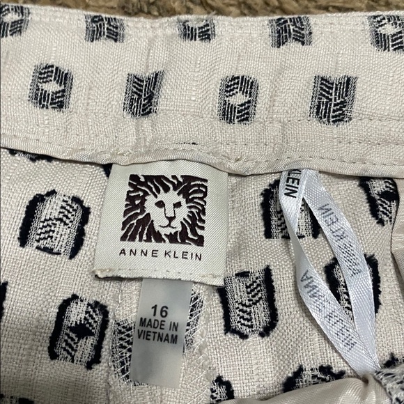 Anne Klein Print Design Pants Size 16 NWT - Picture 4 of 6